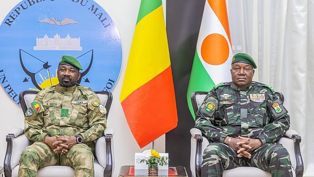 image (8) Niger Revokes Licences of Truckers Refusing Fuel Deliveries to Mali