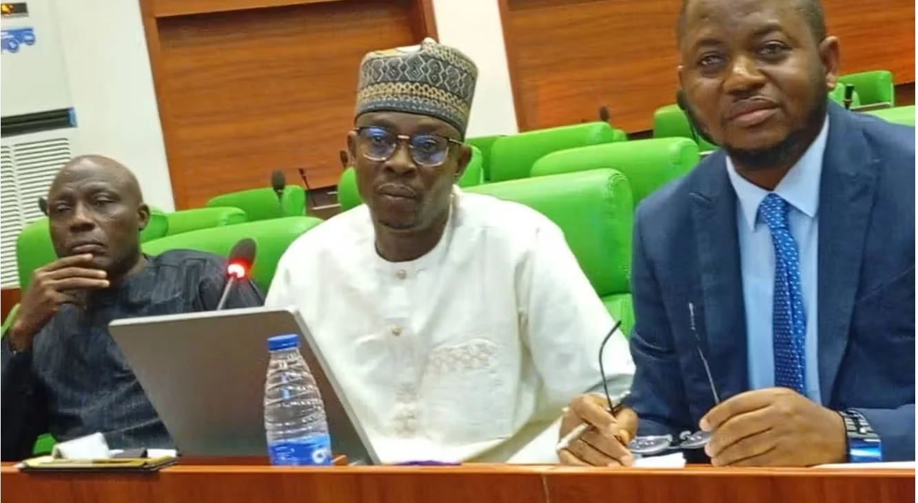 Businessman Tells Reps of Alleged N400 Million Fake Government Contract Scam Businessman Gbenga Collins addresses the House of Representatives committee over an alleged N400 million fake government contract involving the Presidential Foreign Investment Promotion Council.