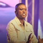 Men Dey! Pastor Bolaji’s Shoe-Dusting Gesture Explained Men Dey! Pastor Bolaji’s Shoe-Dusting Gesture Explained